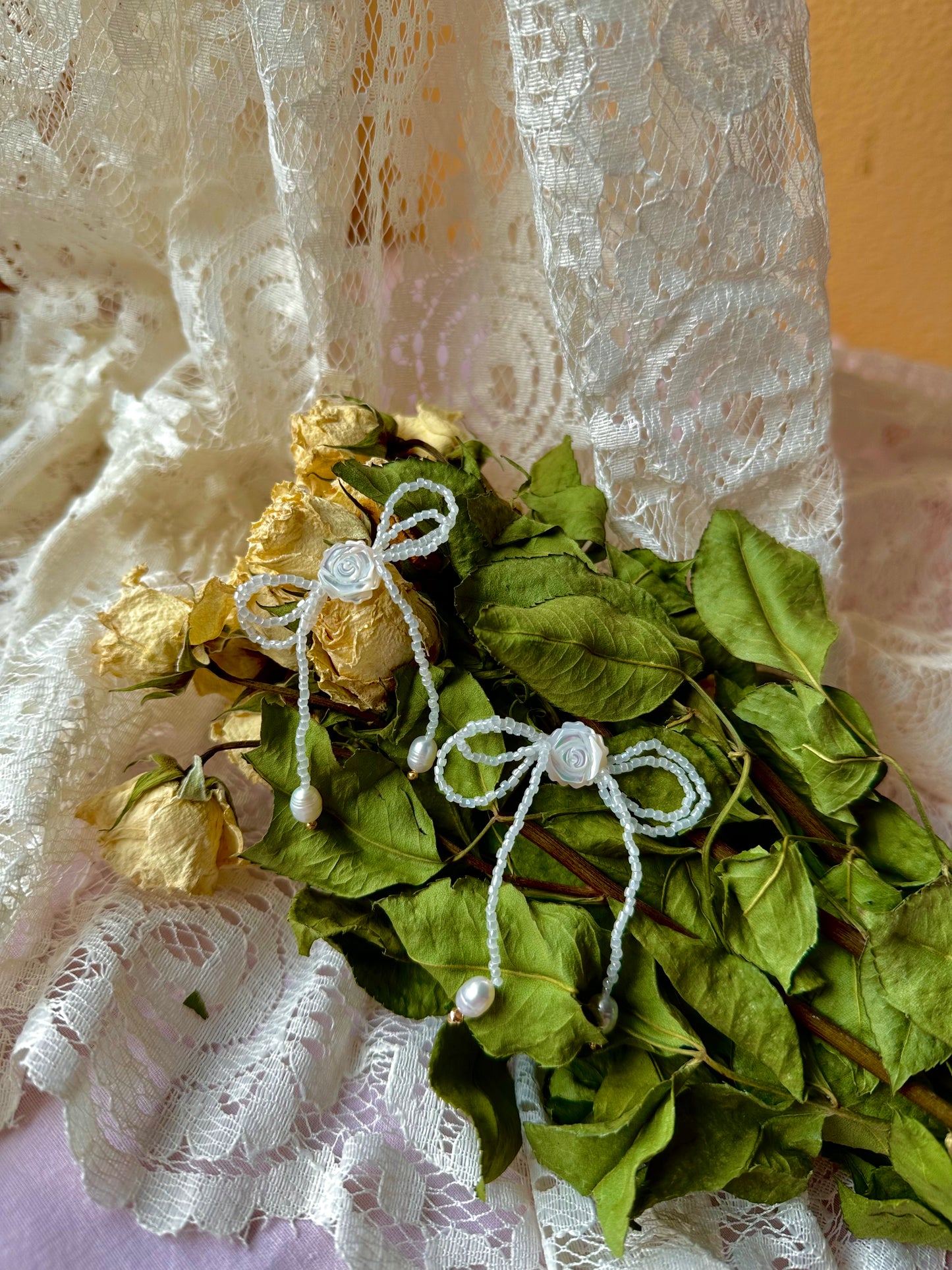 Rosa Blanca Bow Earrings